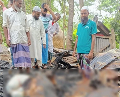 নষ্ট মিটারের শর্ট সার্কিটে পুড়ল কৃষকের বসতঘরসহ ৪ গরু