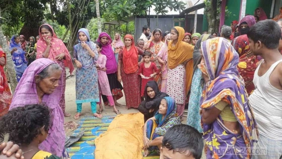 নোয়াখালীতে পিকআপ ভ্যান চাপায় নারীর মৃত্যু