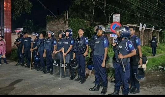 মাদারীপুরে আসামি ছিনিয়ে নেওয়ার চেষ্টা, থানায় উত্তেজনা
