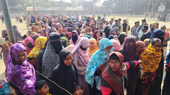 উৎসব, নারীদের লম্বা লাইন ও ছিটেফোঁটা সহিংসতার মধ্যেই যশোরে ভোট