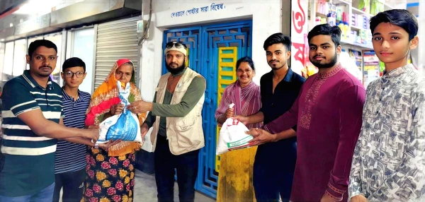 শংকরপুর মানবিক যুব সংগঠনের উদ্যোগে ছিন্নমূল ও নিম্নবিত্তদের মাঝে ইফতার সামগ্রী বিতরণ