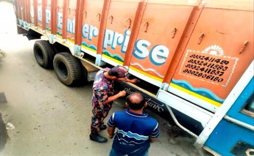 জ্বালানি তেল পাচার ঠেকাতে যশোর সীমান্তে বিজিবির কড়া নজরদারি