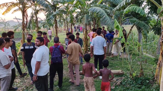 ফরিদপুর-রাজবাড়ী সীমান্তে গর্ত থেকে নারী ও শিশুর অর্ধগলিত মরদেহ উদ্ধার