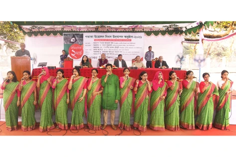 ঢাবিতে ঐতিহাসিক পতাকা উত্তোলন দিবস উদযাপিত
