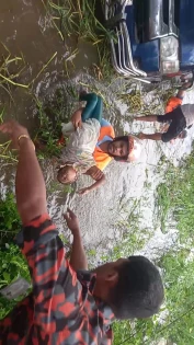 Image related to মাইক্রোবাস খালে পড়ে একই পরিবারের ৭জনের মৃত্যু