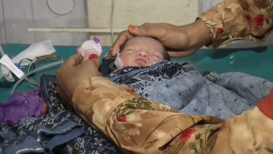 image for মাদারীপুরে বাথরুমের ভেতর রক্তাক্ত নবজাতক, মা-বাবার পরিচয় খুঁজছে পুলিশ