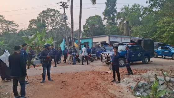 মাদারীপুরে রক্তক্ষয়ী সংঘর্ষ, শতাধিক বোমা বিস্ফোরণ