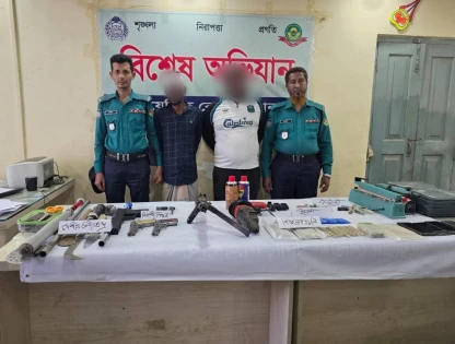 চট্রগ্রামে শীর্ষ সন্ত্রাসী বড় সাজ্জাদের ২ অনুসারী দেশি-বিদেশি অস্ত্র ও ইয়াবাসহ গ্রেপ্তার