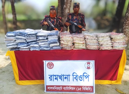 লালমনিরহাটে ১৫ বিজিবি’র অভিযানে বিপুল পরিমাণ ভারতীয় পণ্য জব্দ