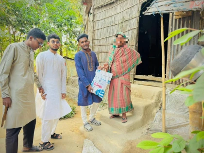 “রিস্টার্ট মাদারীপুর” এর উদ্যোগে অসহায়দের মাঝে ঈদ সামগ্রী বিতরণ
