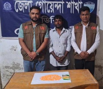 পকেটে চিপস, ভেতরে ১ হাজার ইয়াবা