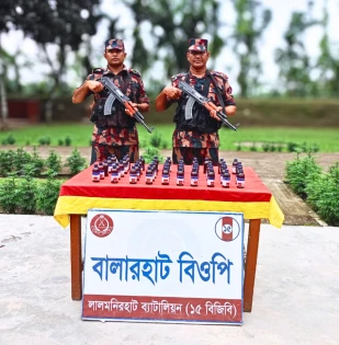 সীমান্তে ১৫ বিজিবির কড়া নজরদারিতে নিষিদ্ধ ভারতীয় ইস্কাপ সিরাপ জব্দ