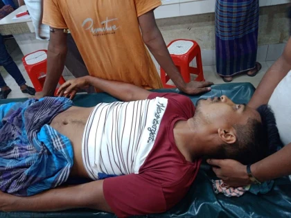 নোয়াখালীতে প্রকাশ্যে যুবককে গুলি