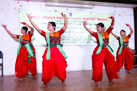 ঢাবিতে রবীন্দ্রনাথ ঠাকুরের ১৬৫তম জন্মবার্ষিকী উদযাপিত