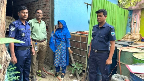 ব্যবসায়ীর বাড়ি থেকে ৫,৫০০ লিটার তেল জব্দ, ৫০ হাজার টাকা জরিমানা