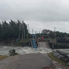 জেলা প্রশাসকের যোগসাজশে মির্জার বালু উত্তোলন, তলিয়ে গেছে কোম্পানীগঞ্জের মুছাপুর রেগুলেটর