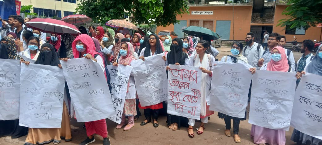 ফরিদপুরে কোটা সংস্কার আন্দোলনকারীদের উপর ছাত্রলীগের হামলায় আহত ৫